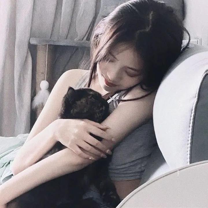 福尔摩斯小姐